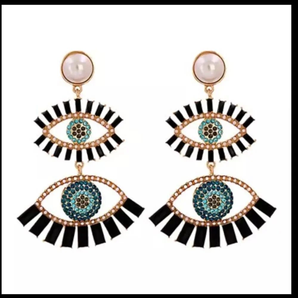 NWOT Rhinestone Black Eyeball Earrings